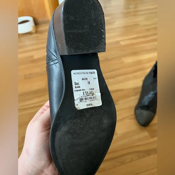 Black Booties w Chain Detailing on Toe Women’s Size 10 - Picture 3 of 4